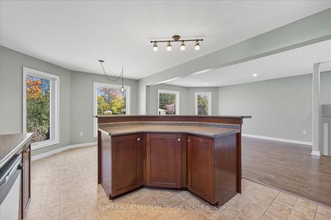 Photo 7 at 28 Virginia Boulevard, Virginia, Georgina