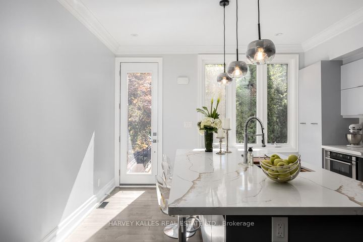 Photo 3 at 108 Shaftesbury Avenue, Moore Park, Toronto