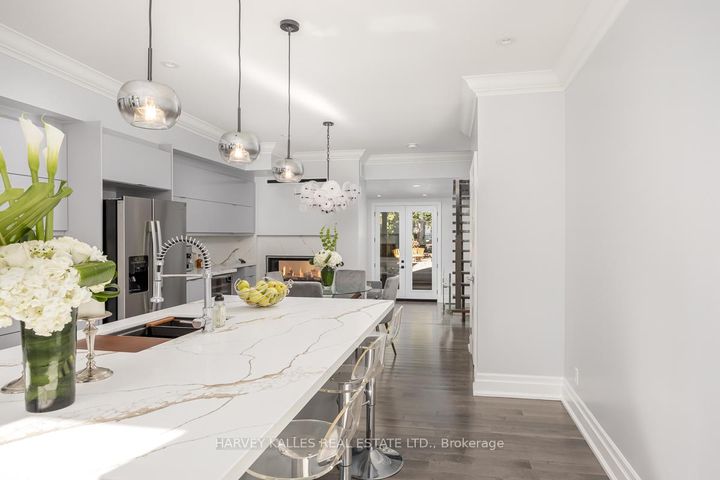 Photo 5 at 108 Shaftesbury Avenue, Moore Park, Toronto