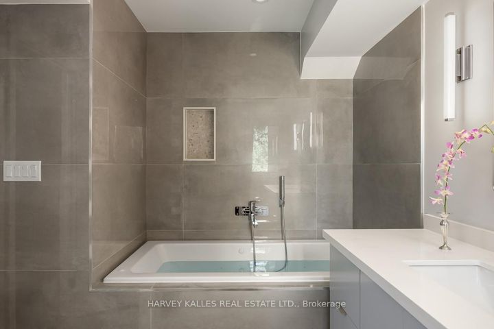 Photo 21 at 108 Shaftesbury Avenue, Moore Park, Toronto