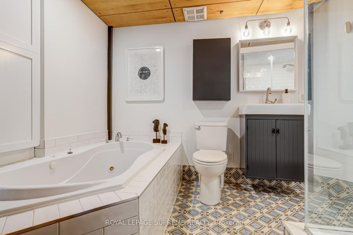 Photo 17 at 10 - 371 Wallace Avenue, Junction, Toronto