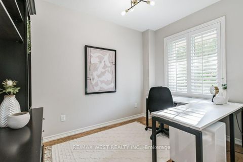 Photo 6 at 31 Watkins Glen Crescent, Bayview Wellington, Aurora