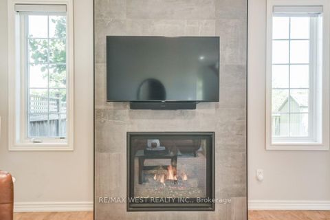 Photo 13 at 31 Watkins Glen Crescent, Bayview Wellington, Aurora