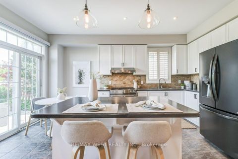 Photo 14 at 31 Watkins Glen Crescent, Bayview Wellington, Aurora