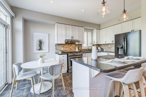 Photo 15 at 31 Watkins Glen Crescent, Bayview Wellington, Aurora