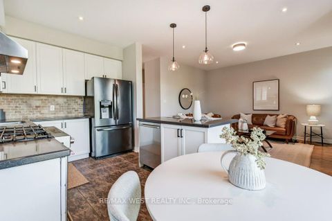 Photo 17 at 31 Watkins Glen Crescent, Bayview Wellington, Aurora