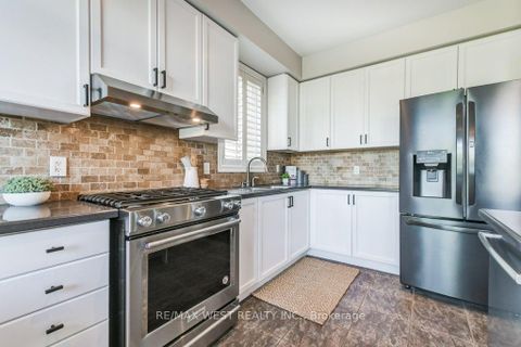 Photo 19 at 31 Watkins Glen Crescent, Bayview Wellington, Aurora