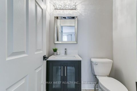 Photo 22 at 31 Watkins Glen Crescent, Bayview Wellington, Aurora