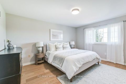 Photo 23 at 31 Watkins Glen Crescent, Bayview Wellington, Aurora