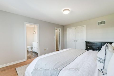 Photo 25 at 31 Watkins Glen Crescent, Bayview Wellington, Aurora
