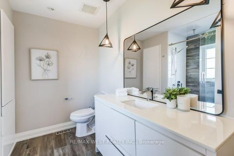 Photo 26 at 31 Watkins Glen Crescent, Bayview Wellington, Aurora