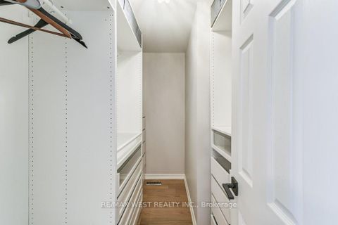 Photo 27 at 31 Watkins Glen Crescent, Bayview Wellington, Aurora