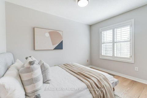 Photo 28 at 31 Watkins Glen Crescent, Bayview Wellington, Aurora