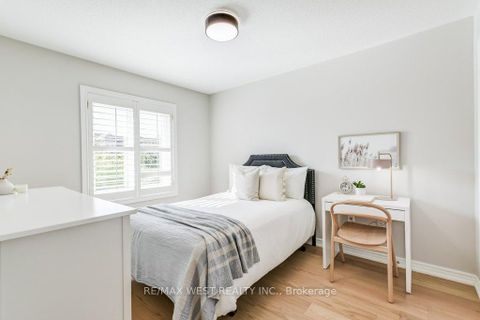 Photo 29 at 31 Watkins Glen Crescent, Bayview Wellington, Aurora