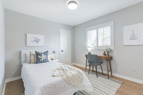Photo 30 at 31 Watkins Glen Crescent, Bayview Wellington, Aurora
