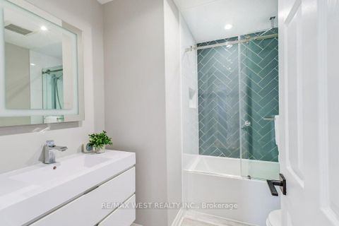 Photo 31 at 31 Watkins Glen Crescent, Bayview Wellington, Aurora