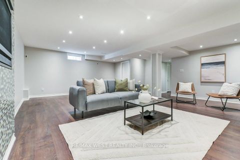 Photo 33 at 31 Watkins Glen Crescent, Bayview Wellington, Aurora