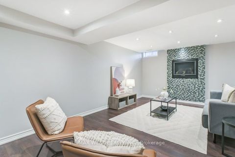 Photo 34 at 31 Watkins Glen Crescent, Bayview Wellington, Aurora