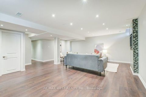 Photo 35 at 31 Watkins Glen Crescent, Bayview Wellington, Aurora