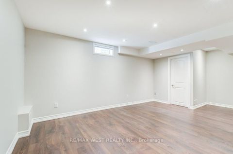 Photo 37 at 31 Watkins Glen Crescent, Bayview Wellington, Aurora
