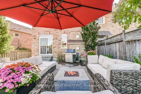 Photo 42 at 31 Watkins Glen Crescent, Bayview Wellington, Aurora