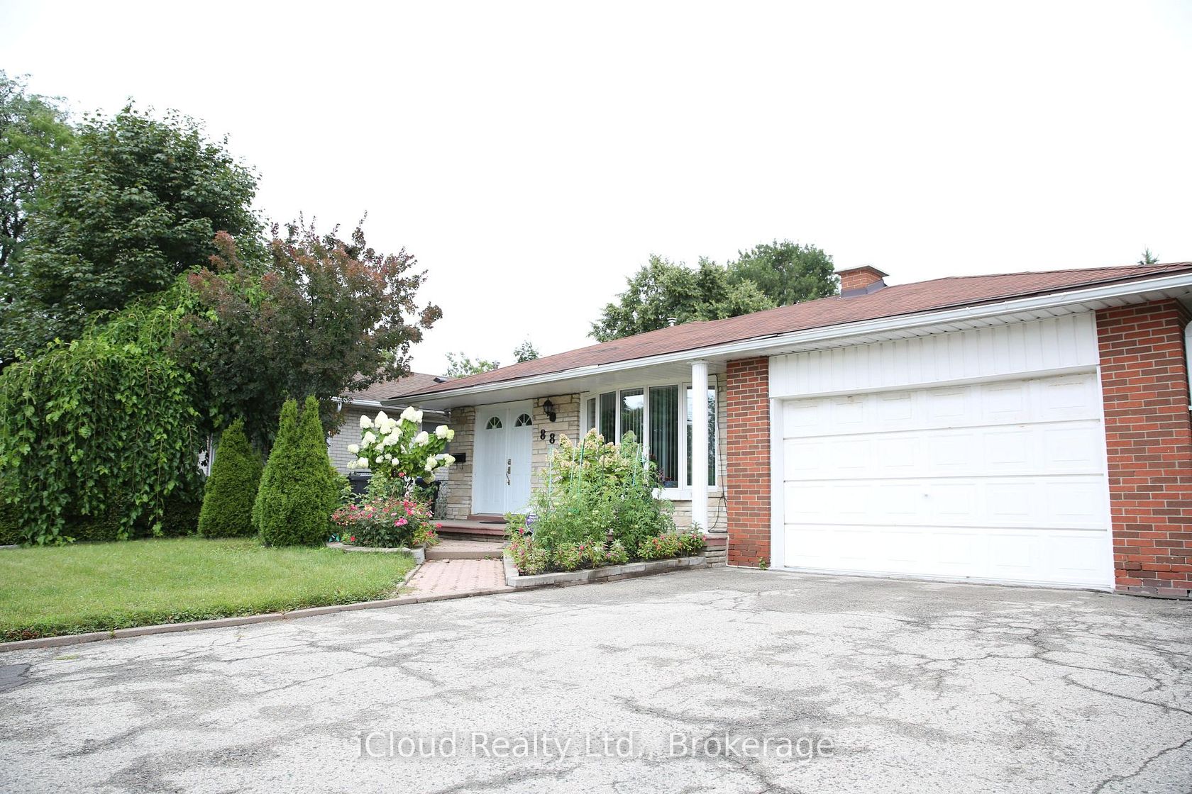 888 Bloor Street, Applewood, Mississauga 2