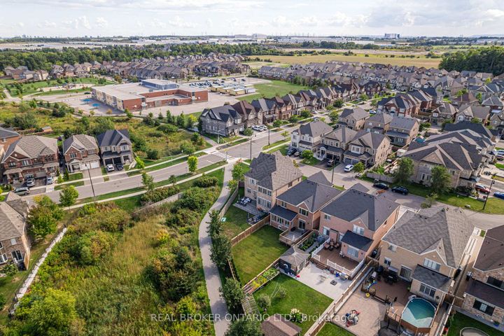 Photo 8 at 4 Mugford Crescent, Bram West, Brampton