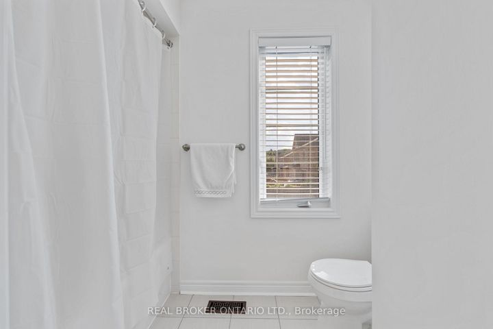 Photo 32 at 4 Mugford Crescent, Bram West, Brampton