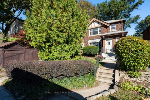 Photo 2 at 2 Parklea Drive, Leaside, Toronto