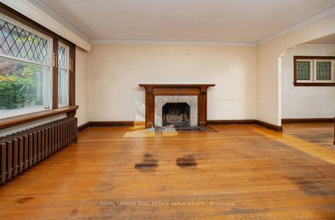 Photo 5 at 2 Parklea Drive, Leaside, Toronto