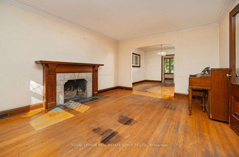 Photo 6 at 2 Parklea Drive, Leaside, Toronto
