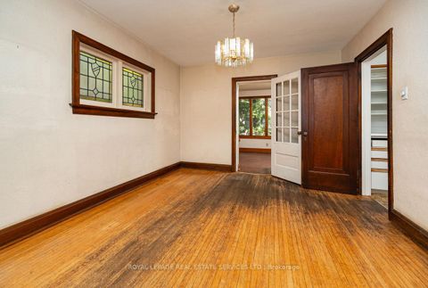 Photo 8 at 2 Parklea Drive, Leaside, Toronto