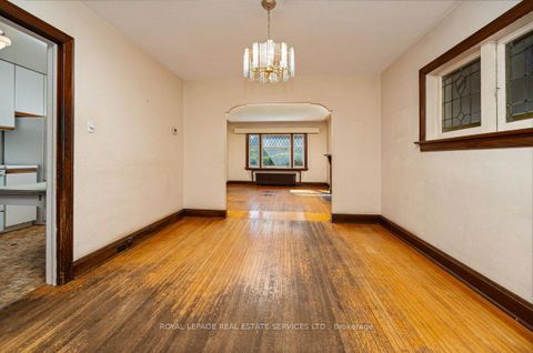 Photo 9 at 2 Parklea Drive, Leaside, Toronto