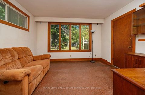 Photo 10 at 2 Parklea Drive, Leaside, Toronto