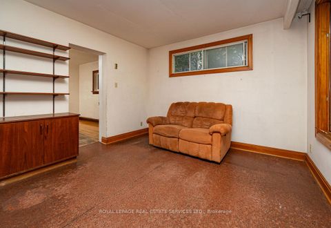 Photo 11 at 2 Parklea Drive, Leaside, Toronto