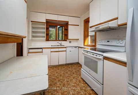 Photo 13 at 2 Parklea Drive, Leaside, Toronto