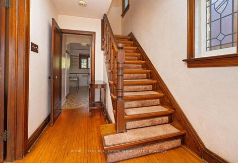 Photo 15 at 2 Parklea Drive, Leaside, Toronto