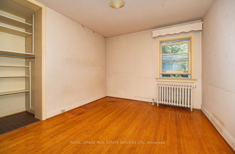 Photo 20 at 2 Parklea Drive, Leaside, Toronto