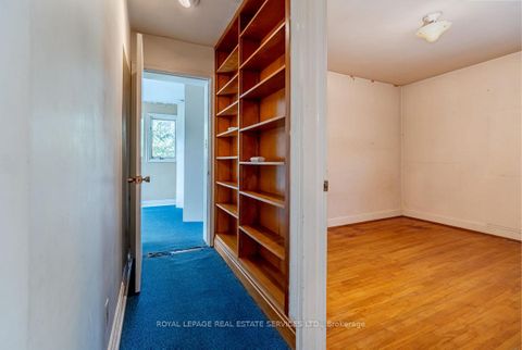 Photo 23 at 2 Parklea Drive, Leaside, Toronto