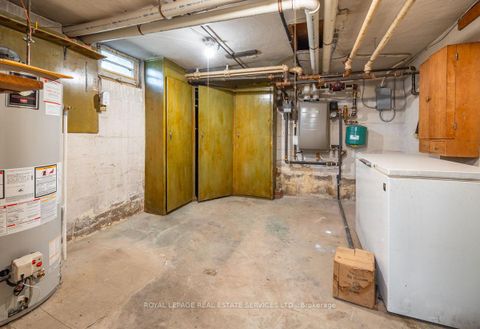 Photo 25 at 2 Parklea Drive, Leaside, Toronto