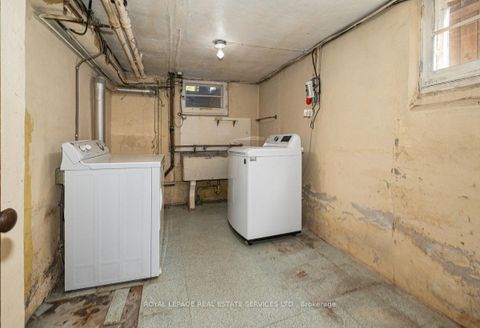 Photo 26 at 2 Parklea Drive, Leaside, Toronto