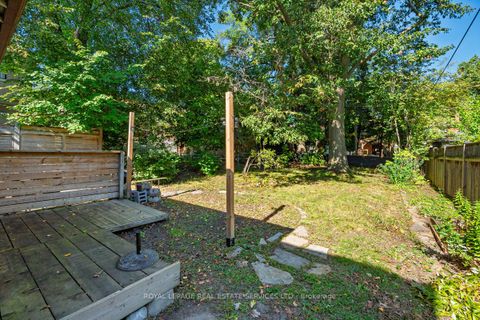 Photo 29 at 2 Parklea Drive, Leaside, Toronto