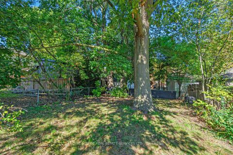 Photo 30 at 2 Parklea Drive, Leaside, Toronto