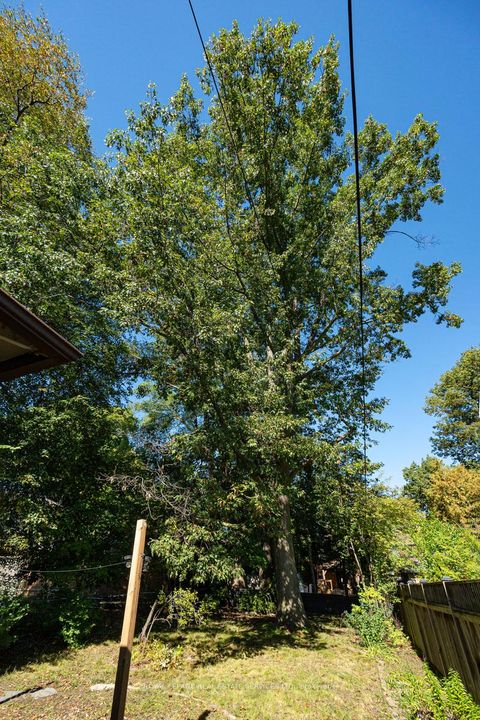 Photo 31 at 2 Parklea Drive, Leaside, Toronto