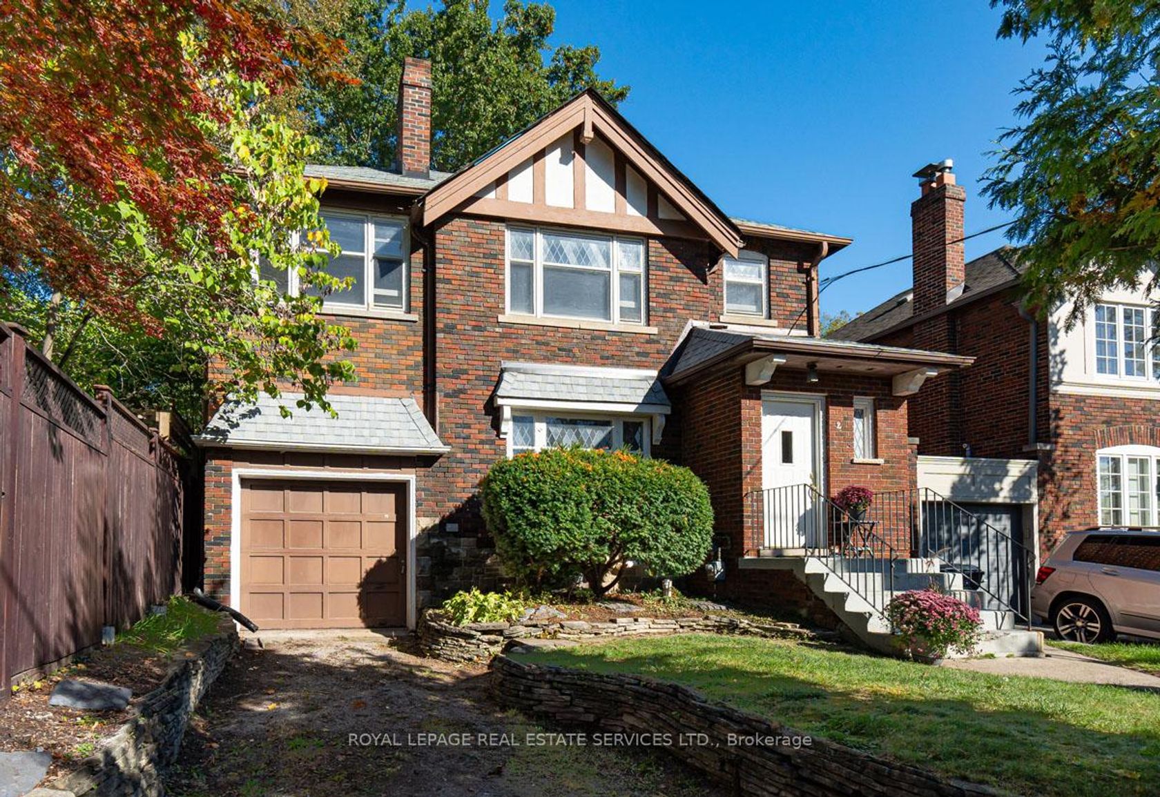 2 Parklea Drive, Leaside, Toronto 