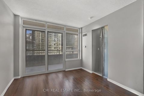 Photo 4 at 725 - 38 Joe Shuster Way, South Parkdale, Toronto