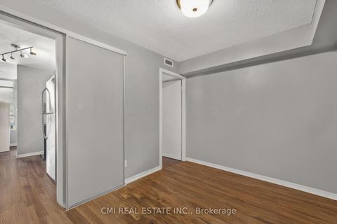 Photo 13 at 725 - 38 Joe Shuster Way, South Parkdale, Toronto