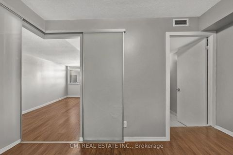 Photo 14 at 725 - 38 Joe Shuster Way, South Parkdale, Toronto
