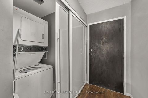 Photo 22 at 725 - 38 Joe Shuster Way, South Parkdale, Toronto