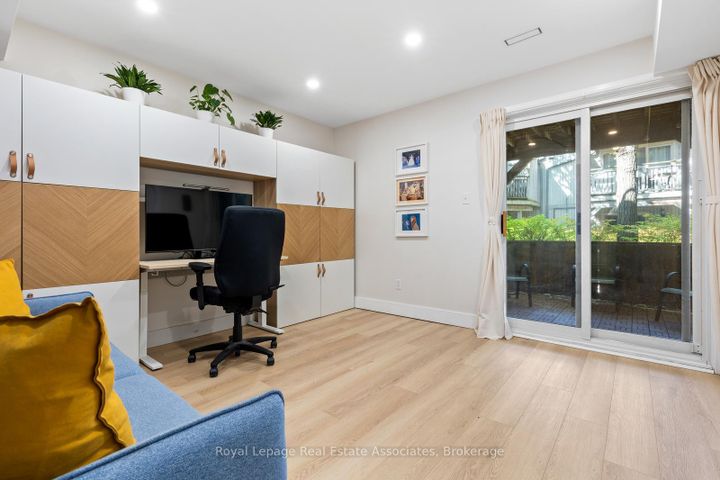 Photo 4 at 20 - 1020 Walden Circle, Clarkson, Mississauga